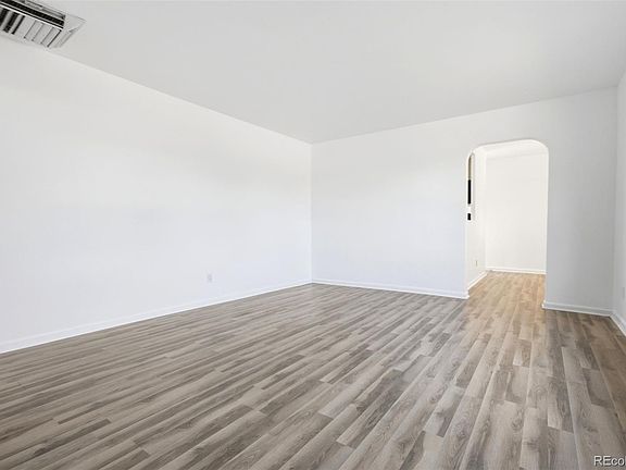 3rd image of 940 Ash Court