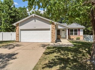 1602 Fairwood Forest Dr, Saint Peters, MO 63376
