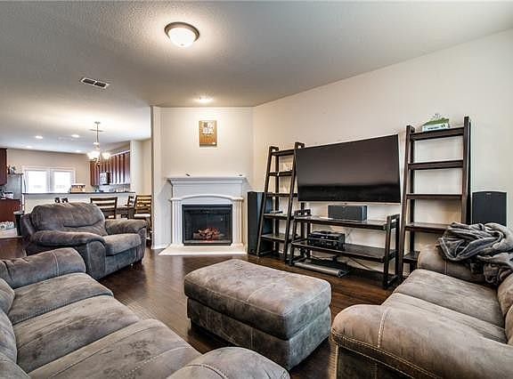 4th image of 907 S Cormorant Dr
