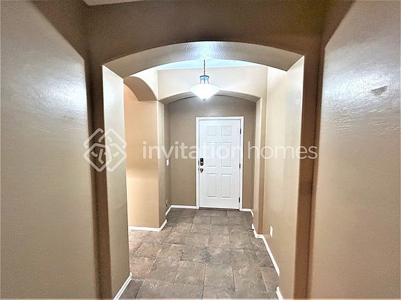 3rd image of 2117 E Sunland Ave