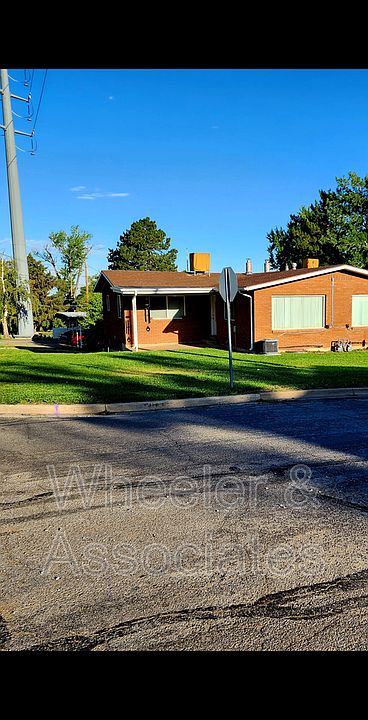 2nd image of 540 E 41st St