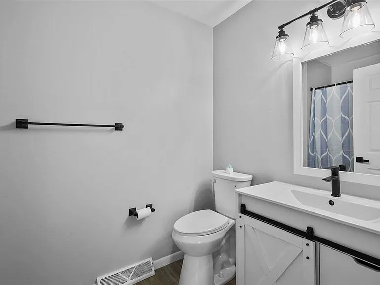 640 Tower Dr #1 — Photo 28