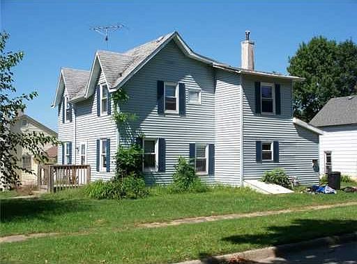 2nd image of 211 E 9th St
