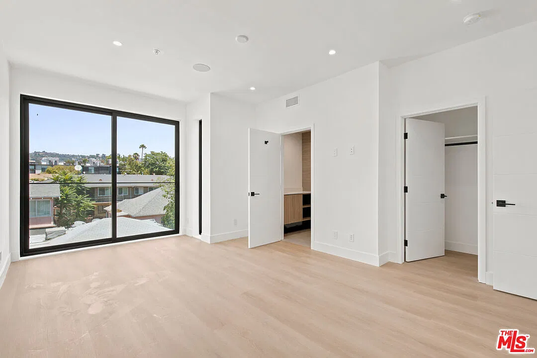 2 bed, 2.5 bath, 1700 sqft, $6,195 — Photo 4