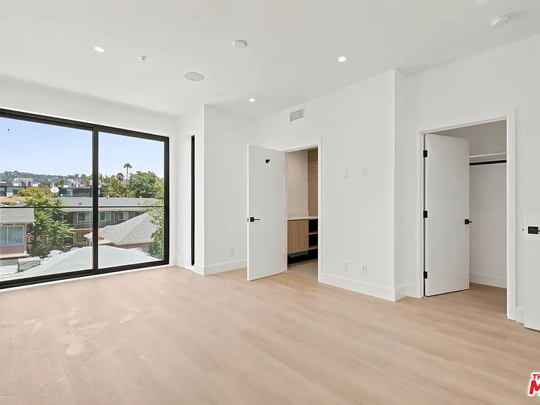 1159 N Formosa Ave #4 — Photo 6