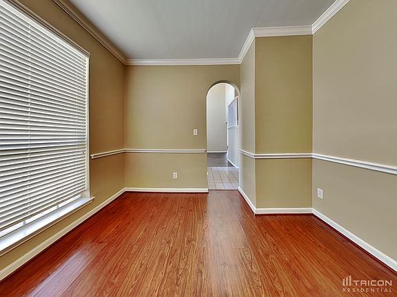 5th image of 1911 Deepwood St
