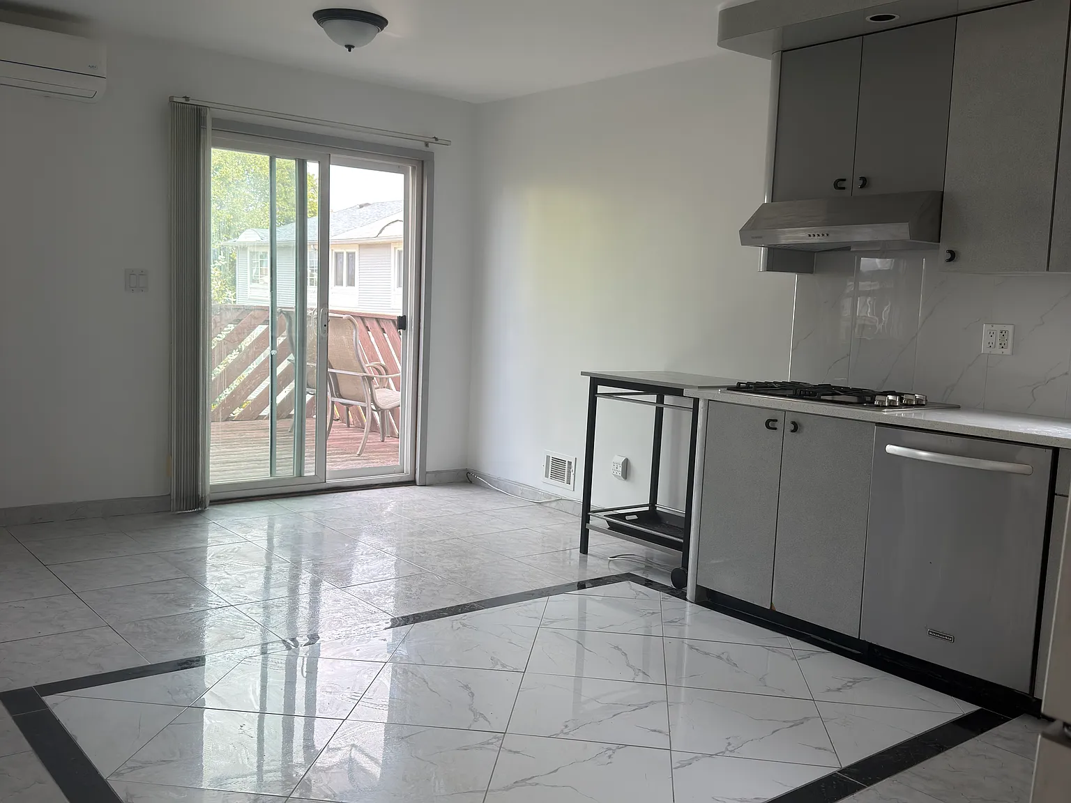 3 bed, 1.5 bath, 1768 sqft, $3,300 — Photo 2