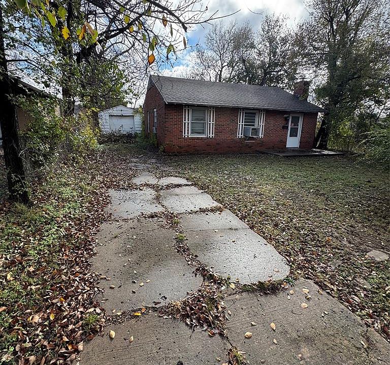 1st image of 504 E Curtis Dr