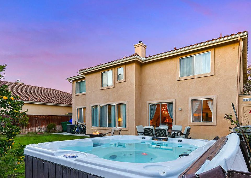 1st image of 3961 Estancia Dr