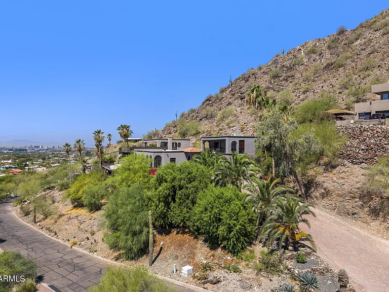 6900 N Highlands Dr — Photo 2
