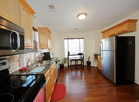 4th image of 802 Louisiana St