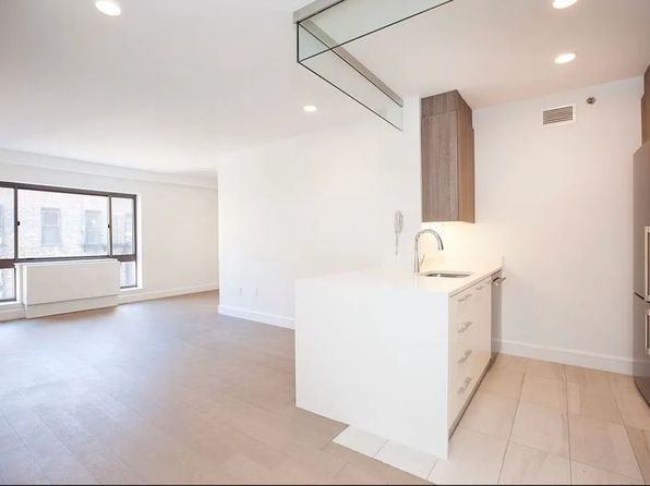 311 W 50th St APT 4Q