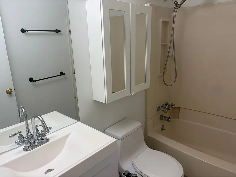 421 Wendover Dr #126B — Photo 17