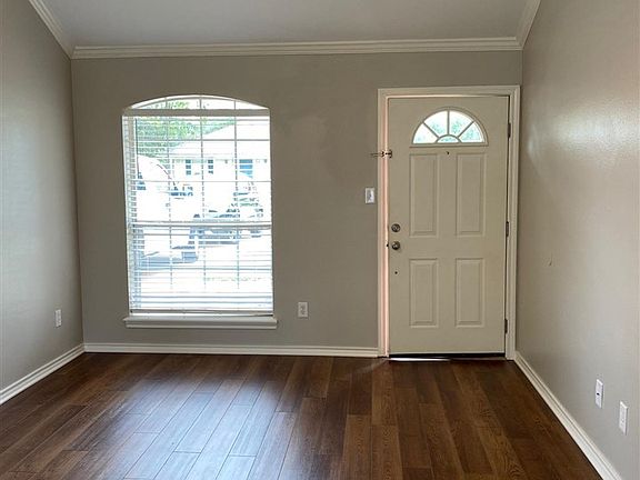 3rd image of 38 Green Oak Cir
