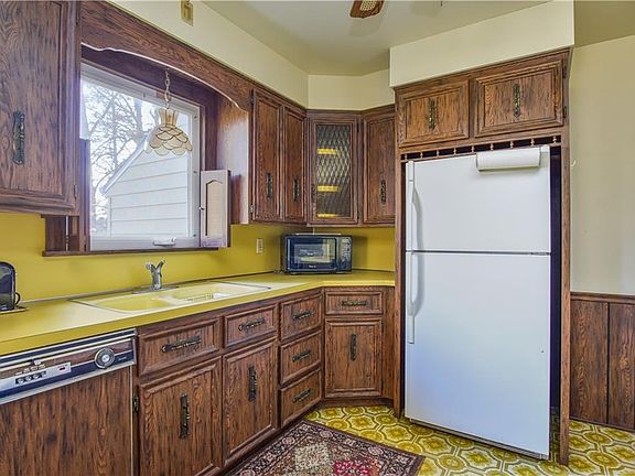 4th image of 813 Carlton Dr