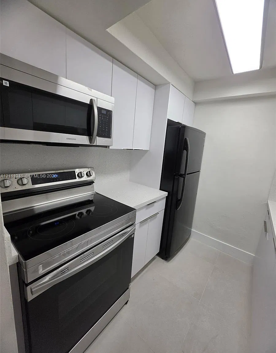 Village At Dadeland Condo — Photo 2