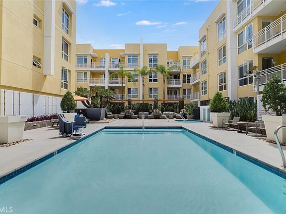 5th image of 21301 Erwin St Unit 228