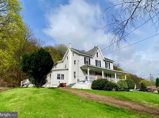 378 S Walnut St, Slatington, PA 18080