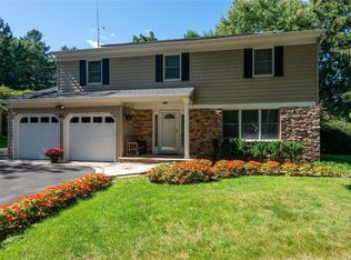 2 Alpine Dr, Syosset, NY 11791
