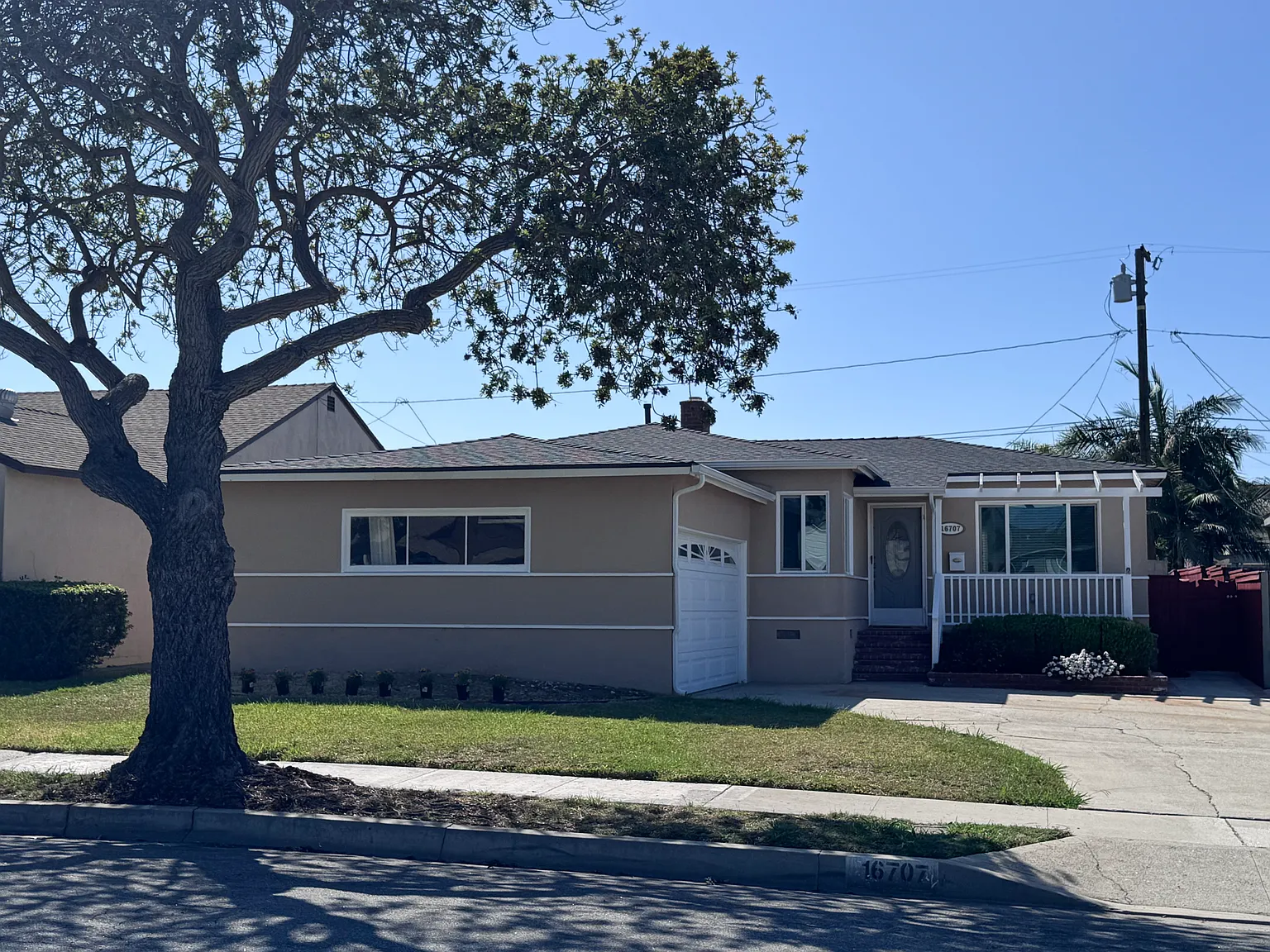 3 bed, 1.5 bath, 1304 sqft, $4,200 — Photo 1
