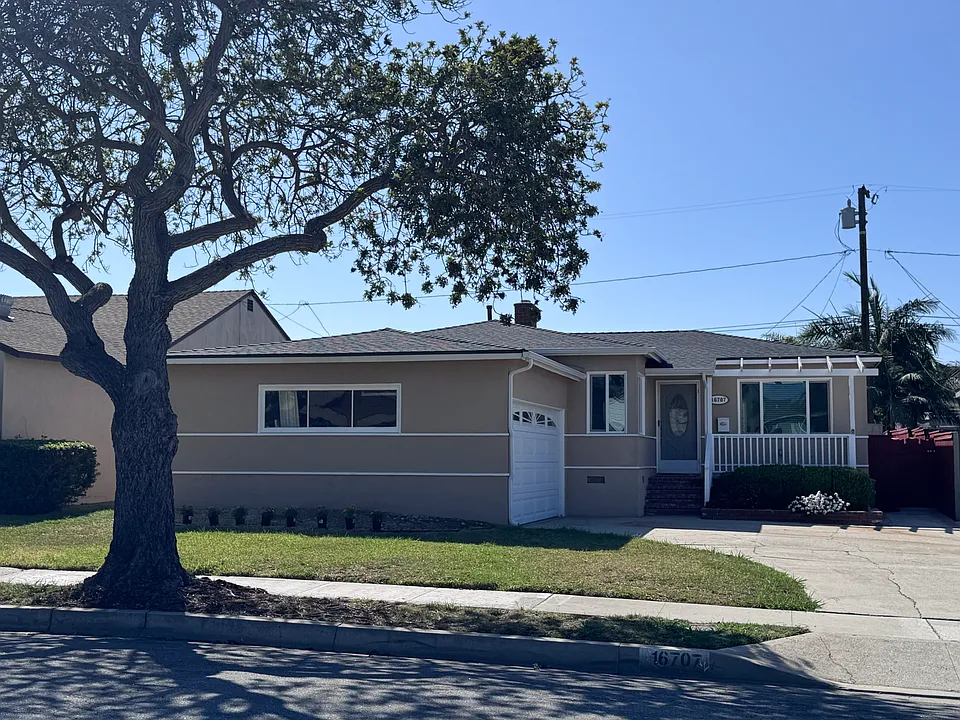 16707 Falda Ave