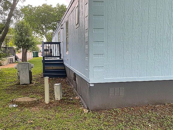 4th image of 508 E Howard Ln Trailer 439