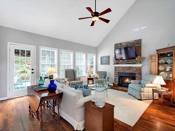 5th image of 312 Winding Brook Ct
