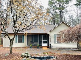 461 Stuart Dr, Basye, VA 22810