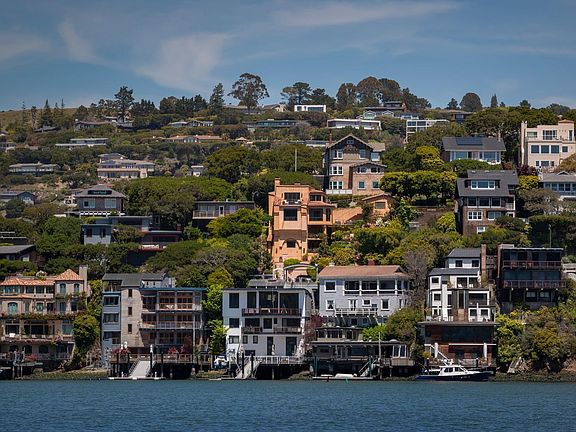 2nd image of 31 Alcatraz Avenue