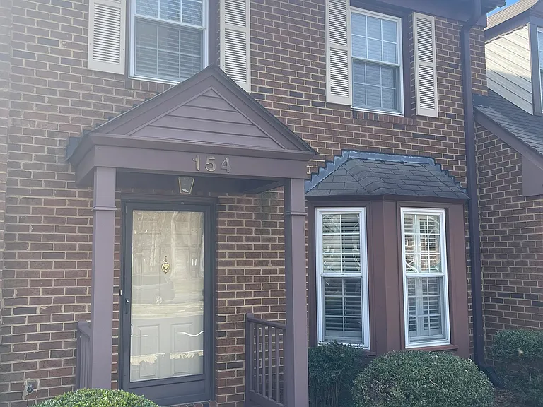 154 Kenilworth Dr — Photo 1