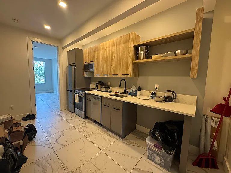 46 Starr St #2R — Photo 2