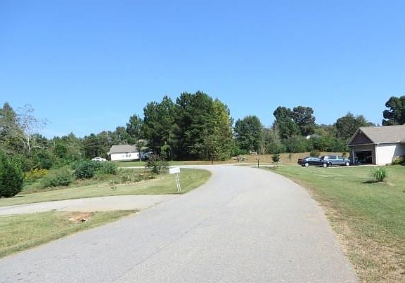 2nd image of 197 Rosecliff Dr