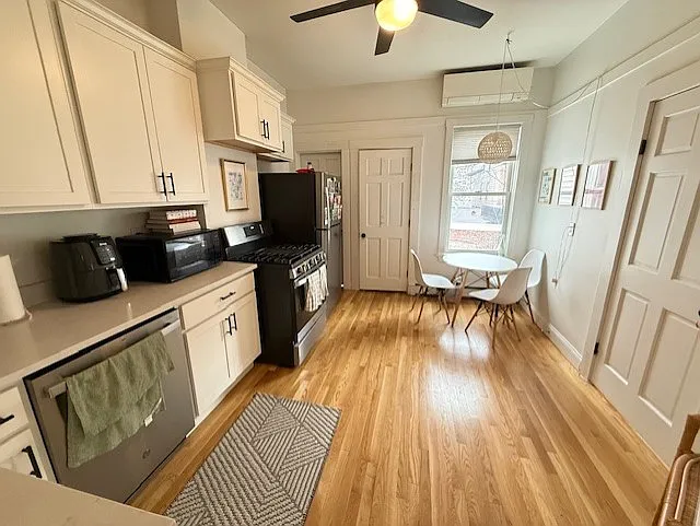 Building Photo - 502 E 6th St #3