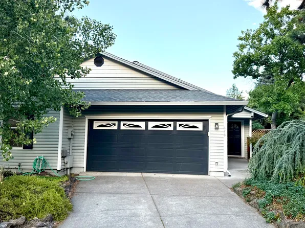 678 Berry Ln, Ashland, OR 97520