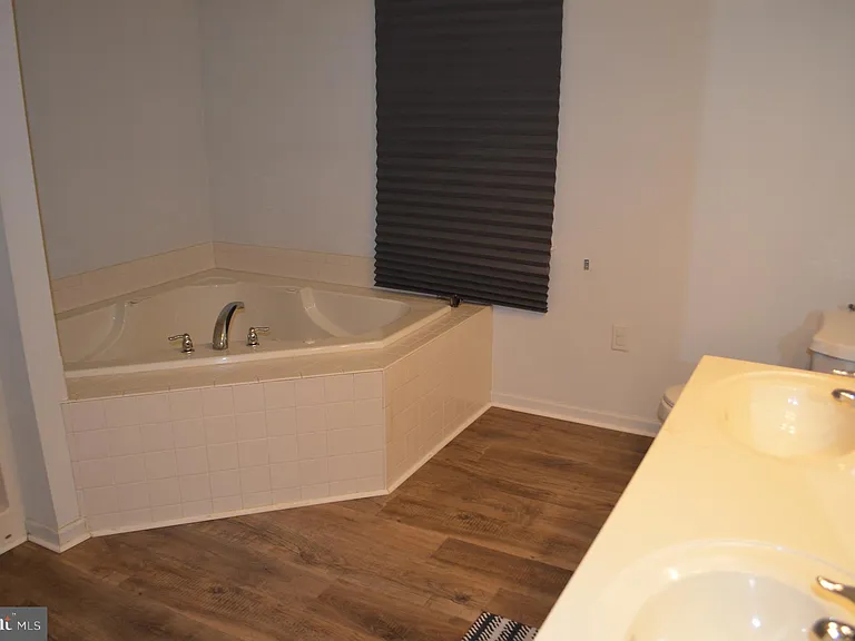 12113 Fallen Timbers Cir — Photo 17