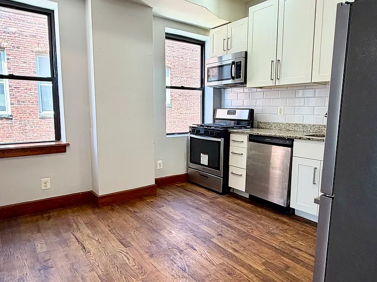 916 Whitelock St #200 — Photo 6
