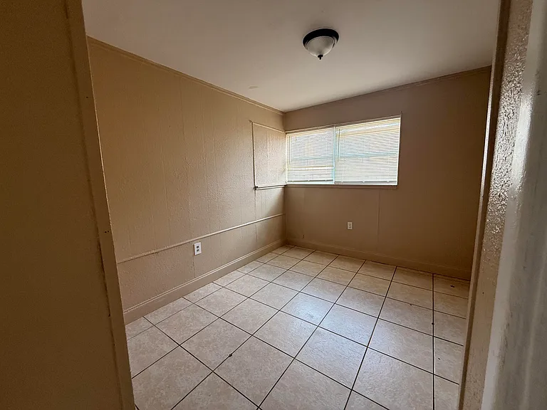 1604 Zephyr Ave — Photo 16