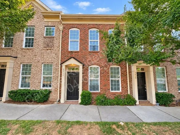 9511 Longstone Ln, Charlotte, NC 28277