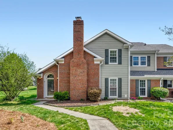 9411 Kings Falls Dr, Charlotte, NC 28210