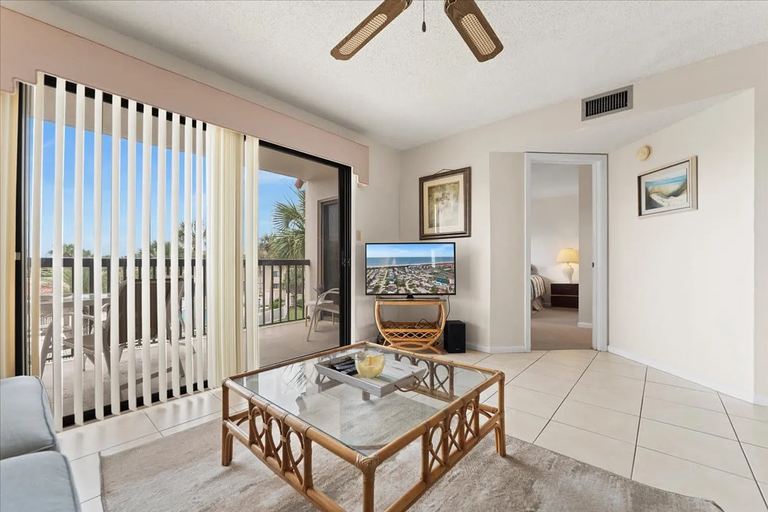 2 bed, 2.0 bath, 1033 sqft, $2,666 — Photo 2