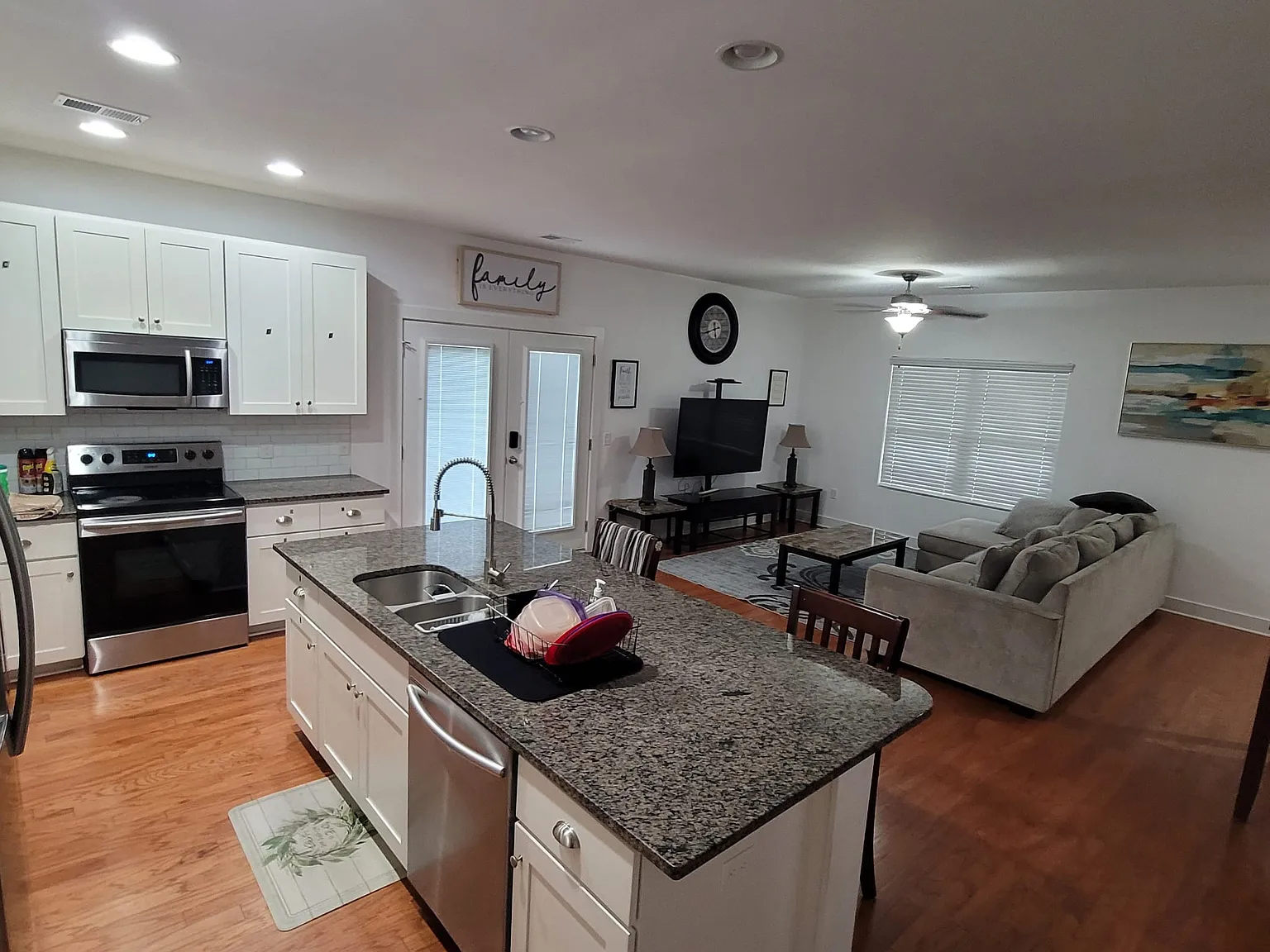4 bed, 2030 sqft, $950 — Photo 1