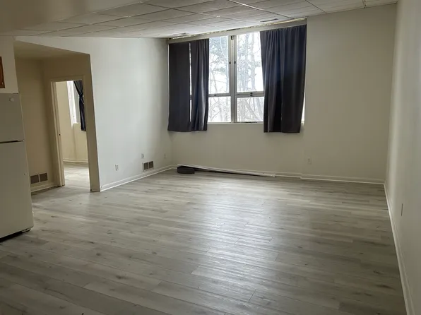 746 School St #6, Crescent, PA 15046