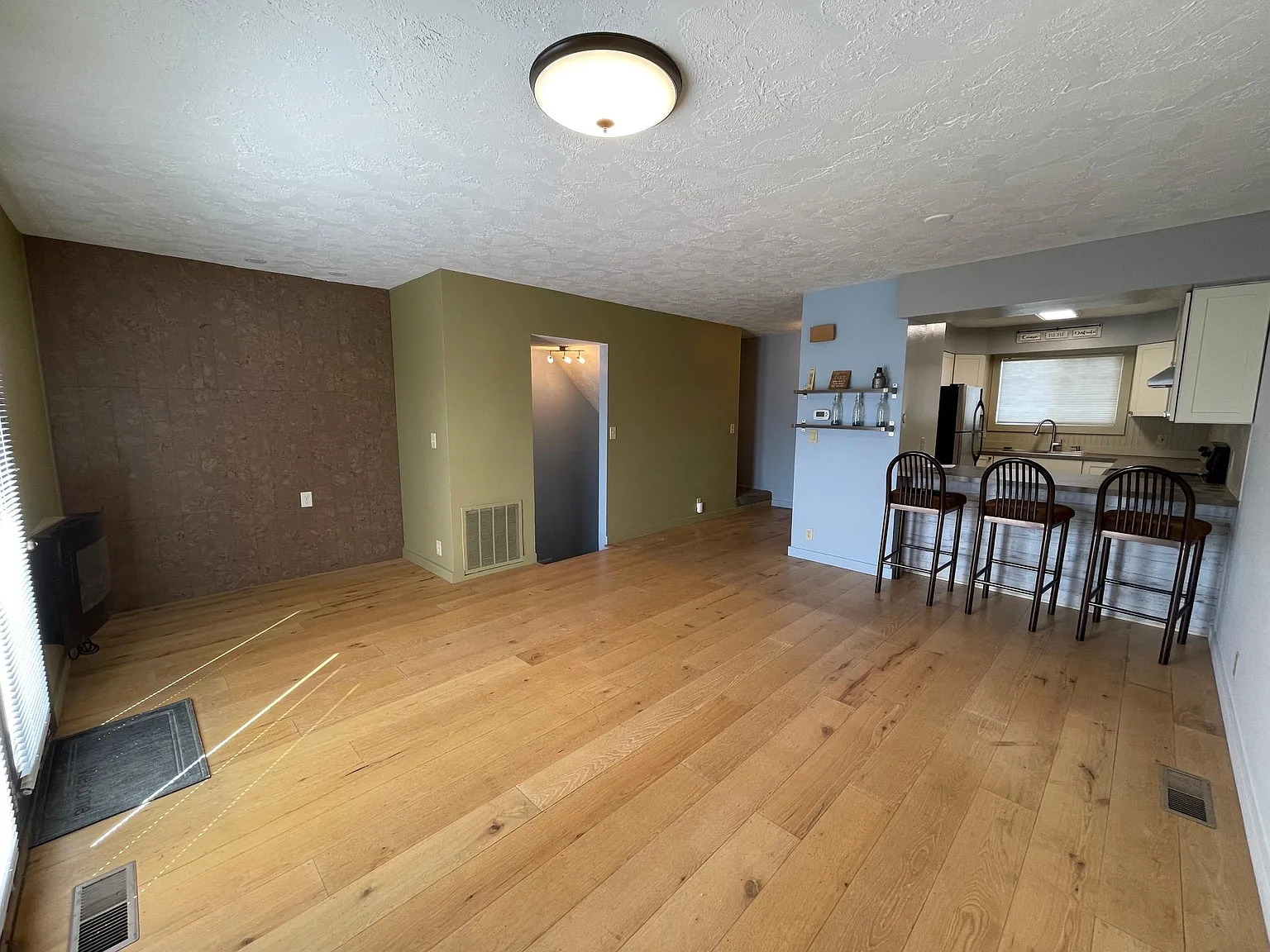 1472 S Falcon Dr — Photo 3