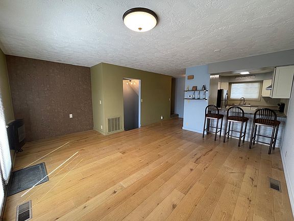 3rd image of 1472 S Falcon Dr