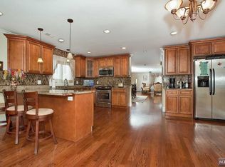 444 7th St #B, Fairview, NJ 07022