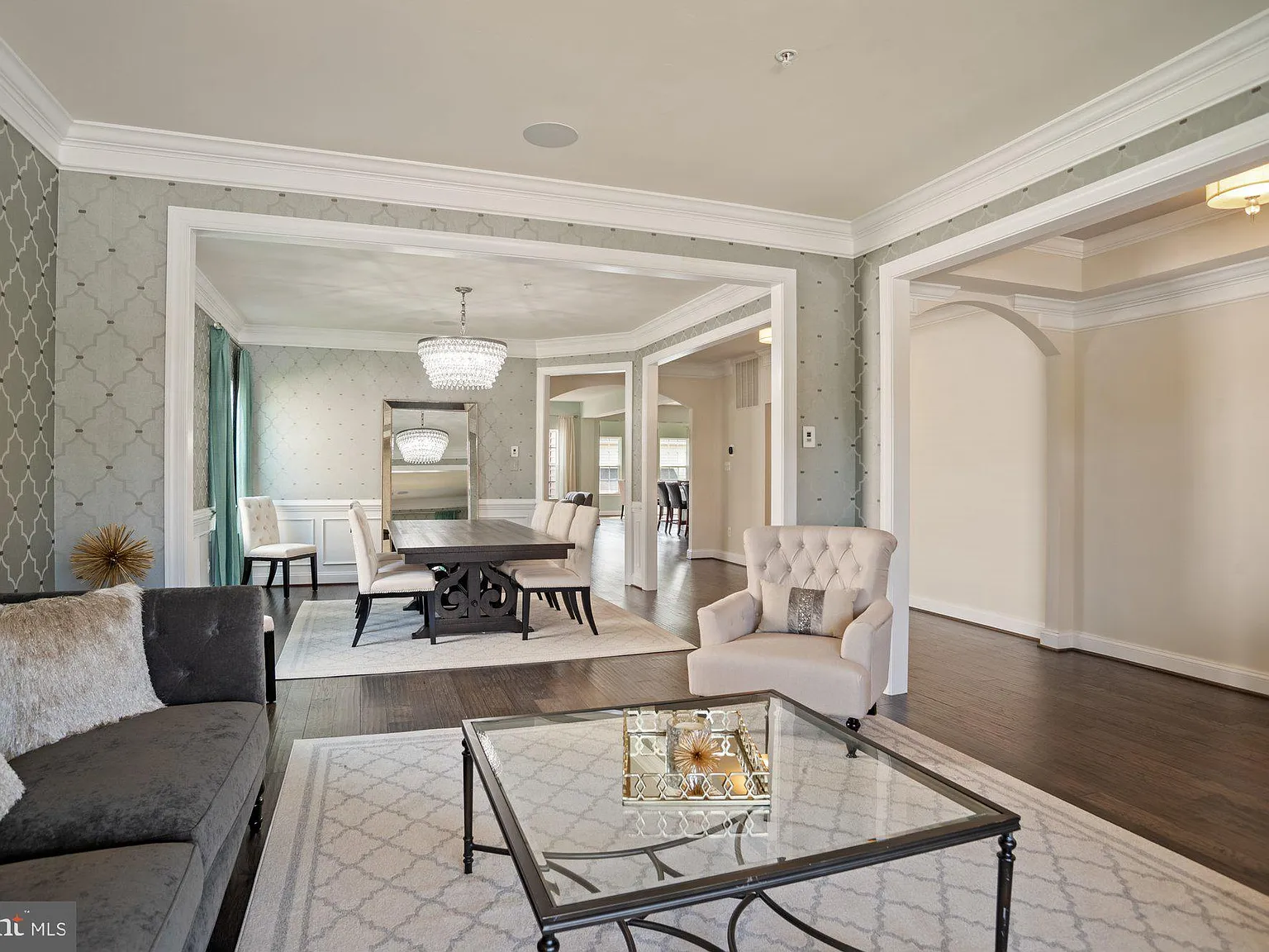 5 bed, 5.5 bath, 6179 sqft, $6,200 — Photo 4