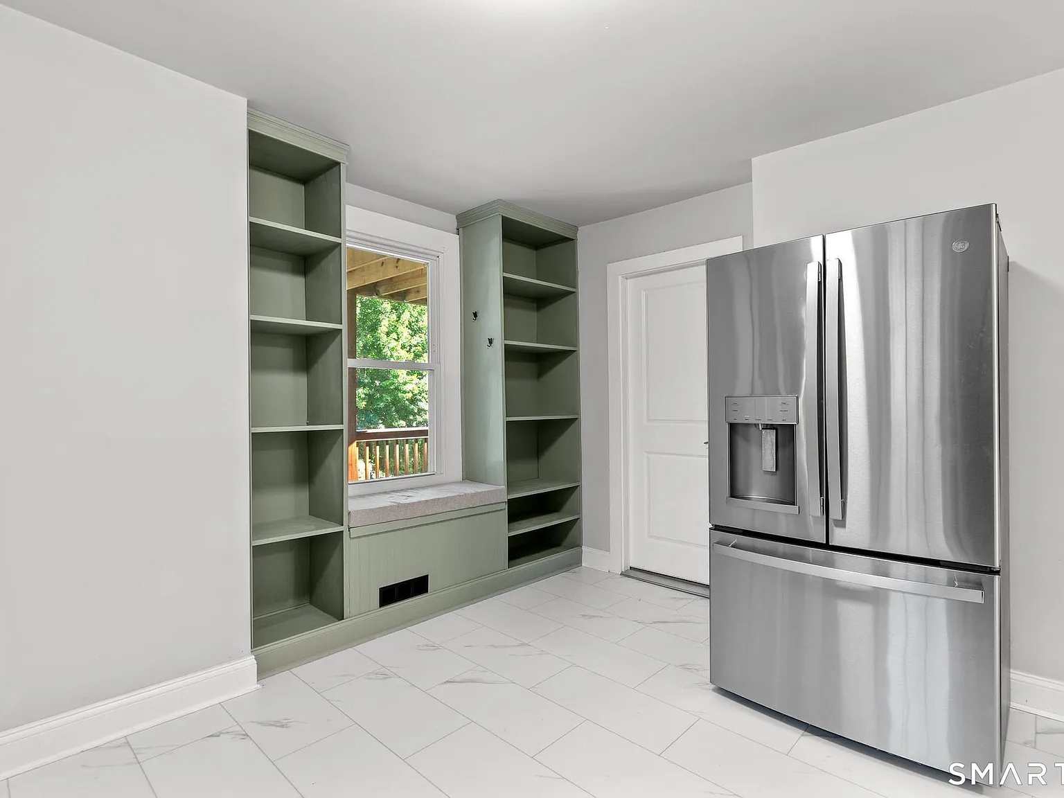 324 Washington St — Photo 3