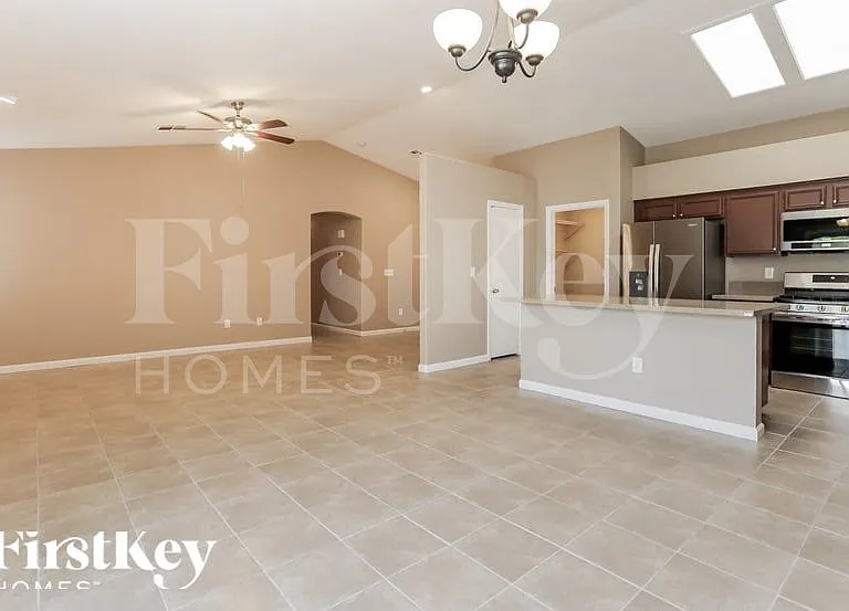1118 Sport Of Kings Ave — Photo 4