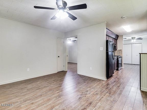 5th image of 204 Vancouver Dr