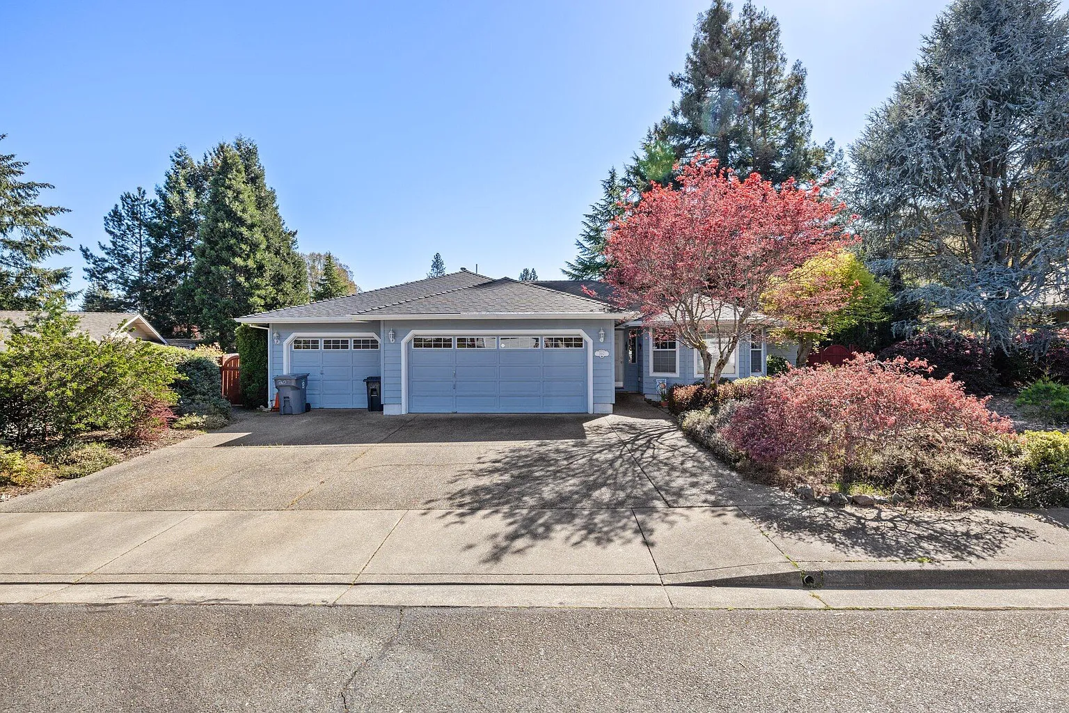 207 NW Sinclair Dr photo 1
